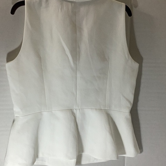 Self-Portrait
Button up vest top sleeveless with placket in white - Picture 8 of 12